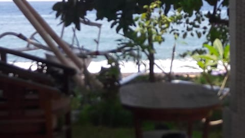 Warung Pantai Bungalows Bed and Breakfast in Abang