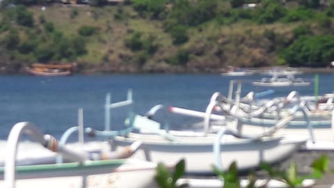 Warung Pantai Bungalows Bed and Breakfast in Abang