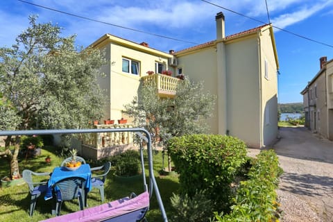 Property building, Facade/entrance, Garden