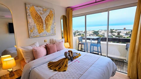Bed, Balcony/Terrace, Photo of the whole room, Bedroom