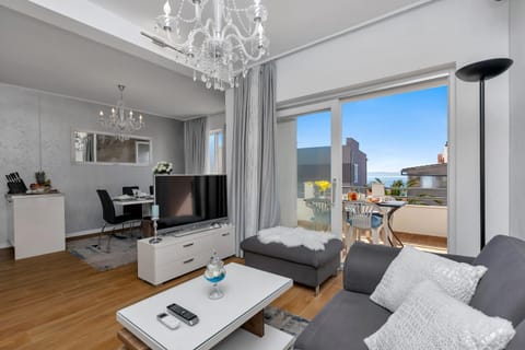Balcony/Terrace, Kitchen or kitchenette, Living room, Sea view, Family