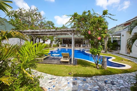 Patio, Day, Garden, Garden view, Pool view, Swimming pool, Swimming pool, sunbed