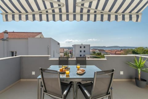 Day, View (from property/room), Balcony/Terrace, Food and drinks, Drinks