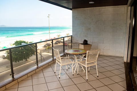 Lindo e bem localizado 3 quartos de frente p/ Mar - Praia do Forte - CF06 Apartment in Cabo Frio