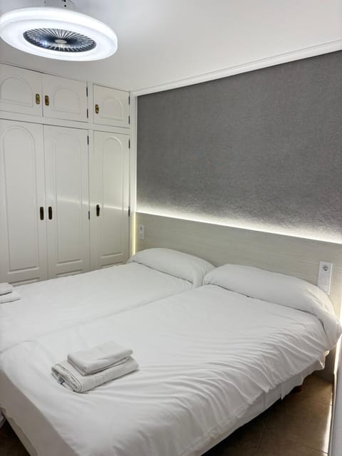 Bed, Photo of the whole room, towels, wardrobe