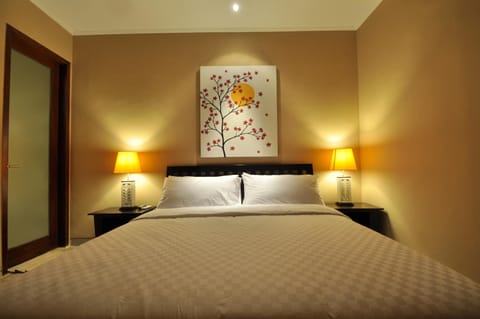 Bed, Night, TV and multimedia, Decorative detail, Decorative detail, Bedroom