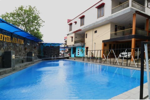 Swimming pool