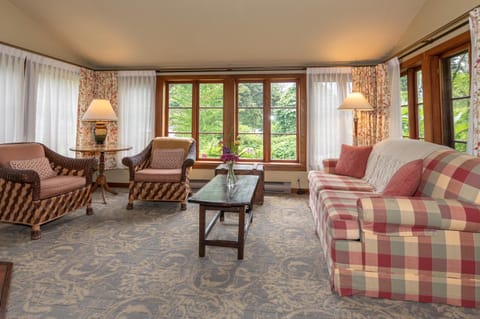 Living room, Photo of the whole room, Garden view