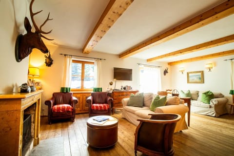 Chalet Gulas - La Punt-Chamues-ch Chalet in Samedan