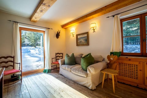 Chalet Gulas - La Punt-Chamues-ch Chalet in Samedan