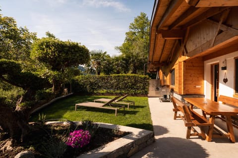 Property building, Facade/entrance, Natural landscape, Garden, Balcony/Terrace, sunbed