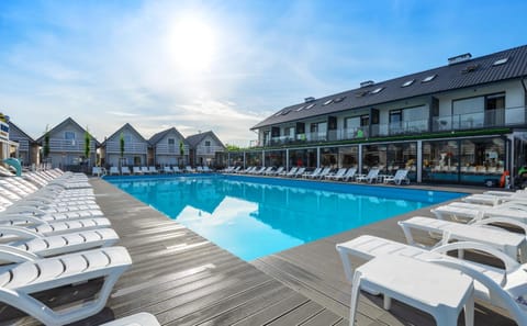 Pool view, Swimming pool, sunbed