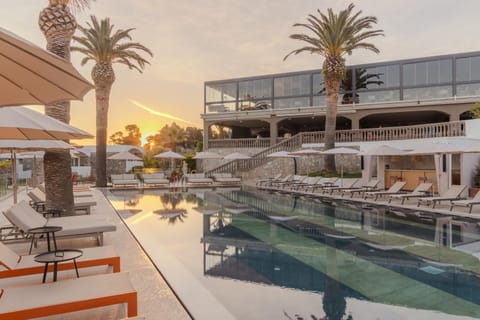 Property building, Restaurant/places to eat, Swimming pool