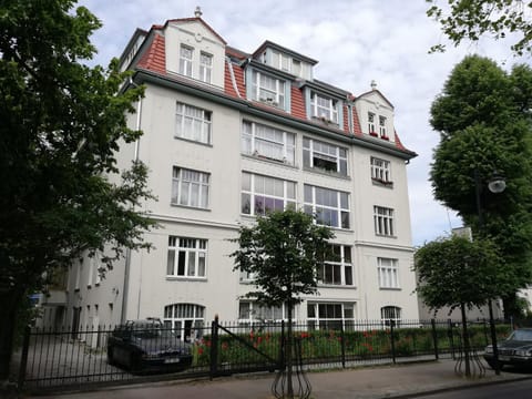 Property building, Location