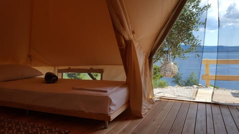 Camping Aloa Luxury tent in Bol