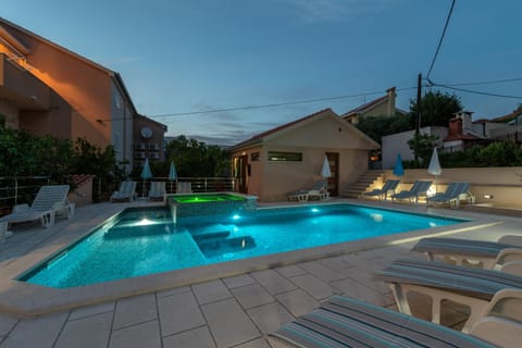 Apartments Villa Magdalena Apartment in Okrug Gornji