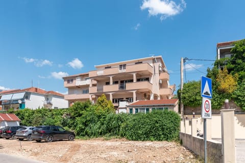 Apartments Villa Magdalena Apartment in Okrug Gornji