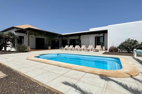 Property building, Patio, Balcony/Terrace, Pool view, Swimming pool, sunbed