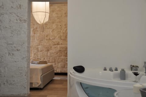 Hot Tub, Living room, Bedroom