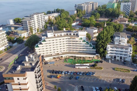 Property building, Day, Natural landscape, Bird's eye view, Sea view, Street view, Parking