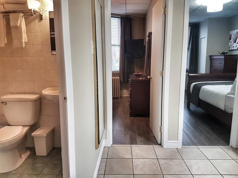 Cozy 2-Bedroom Apartment #25 by Amazing Property Rentals Apartment in Gatineau