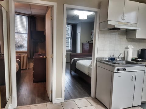 Cozy 2-Bedroom Apartment #25 by Amazing Property Rentals Apartment in Gatineau