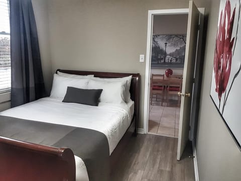Cozy 2-Bedroom Apartment #25 by Amazing Property Rentals Apartment in Gatineau