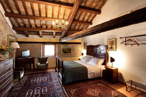 Bed, TV and multimedia, Photo of the whole room, Bedroom, hair dresser
