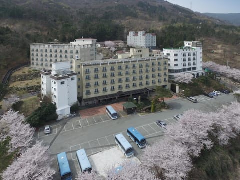 Facade/entrance, Bird's eye view