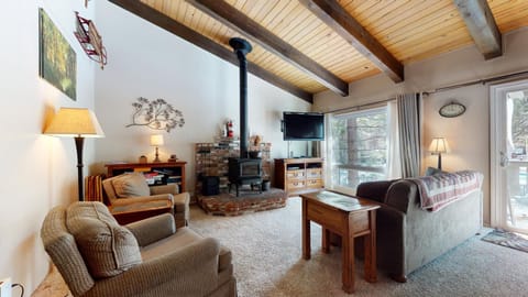 Chateau De Montagne #15 Condo Apartment in Mammoth Lakes