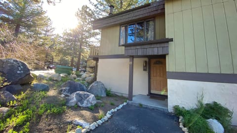 Chateau De Montagne #23 Condo Apartment in Mammoth Lakes