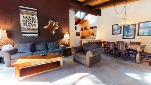 Chateau De Montagne #23 Condo Apartment in Mammoth Lakes