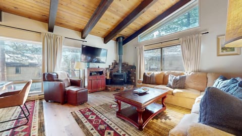 Chateau De Montagne #17 Condo Apartment in Mammoth Lakes