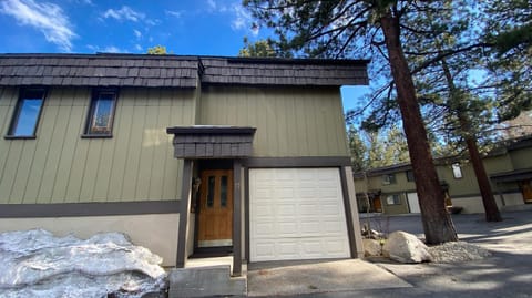 Chateau De Montagne #17 Condo Apartment in Mammoth Lakes