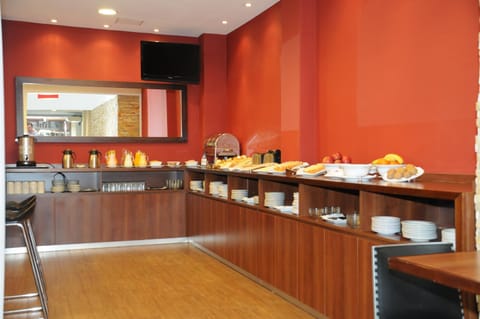 Restaurant/places to eat, Lounge or bar