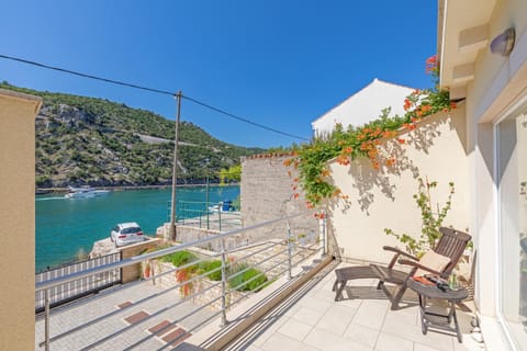 Natural landscape, Balcony/Terrace, Sea view