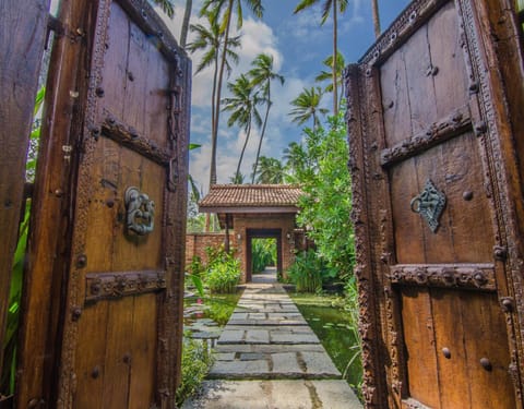 Facade/entrance, Garden, Decorative detail