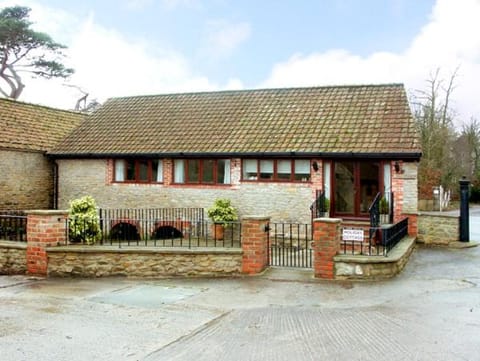 Brook Cottage House in North Dorset District