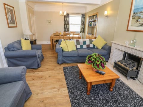 Riverside View House in England