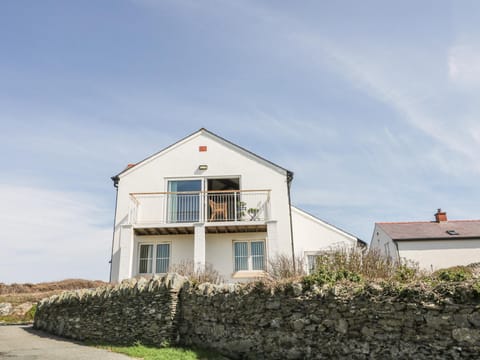 Seascape House in Trearddur Bay