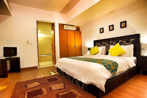 Photo of the whole room, Swimming pool