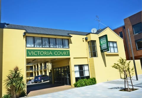 Property building, Facade/entrance, Day