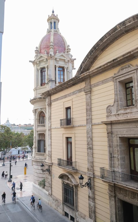 Nearby landmark, Street view