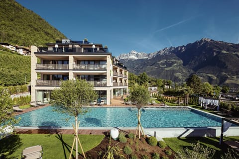 Property building, Facade/entrance, Pool view, Swimming pool