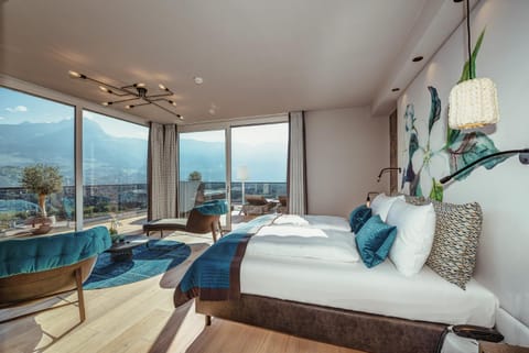 Day, Balcony/Terrace, Seating area, Bedroom, City view, Mountain view