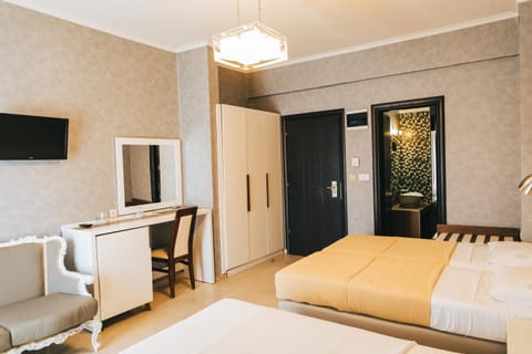 Bed, TV and multimedia, Photo of the whole room, hair dresser