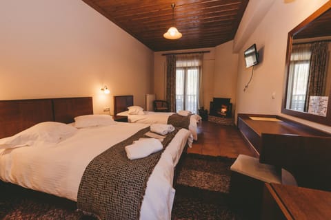 Bed, TV and multimedia, Photo of the whole room, Bedroom