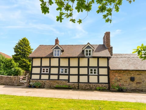 Stone House House in Malvern Hills District