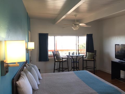 Photo of the whole room, Sea view