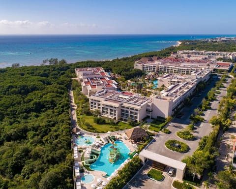 Facade/entrance, Children play ground, Garden, Beach, Sea view, Swimming pool, Parking